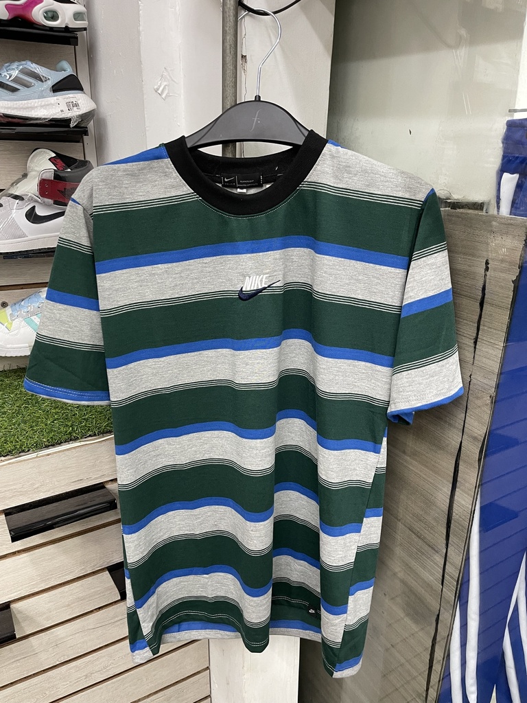 Suéter Rayas nike